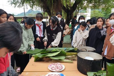 Trường THCS Ba Vì tổ chức hoạt động trải nghiệm “Em gói bánh chưng ngày tết” chào mừng ngày tết cổ truyền dân tộc