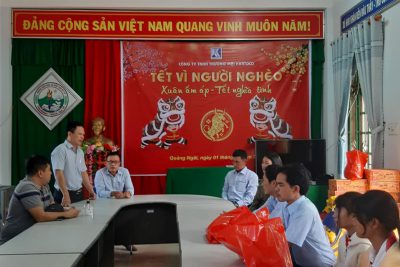 Công ty Khatoco trao quà tết cho học sinh nhân dịp xuân Tân Sửu 2021